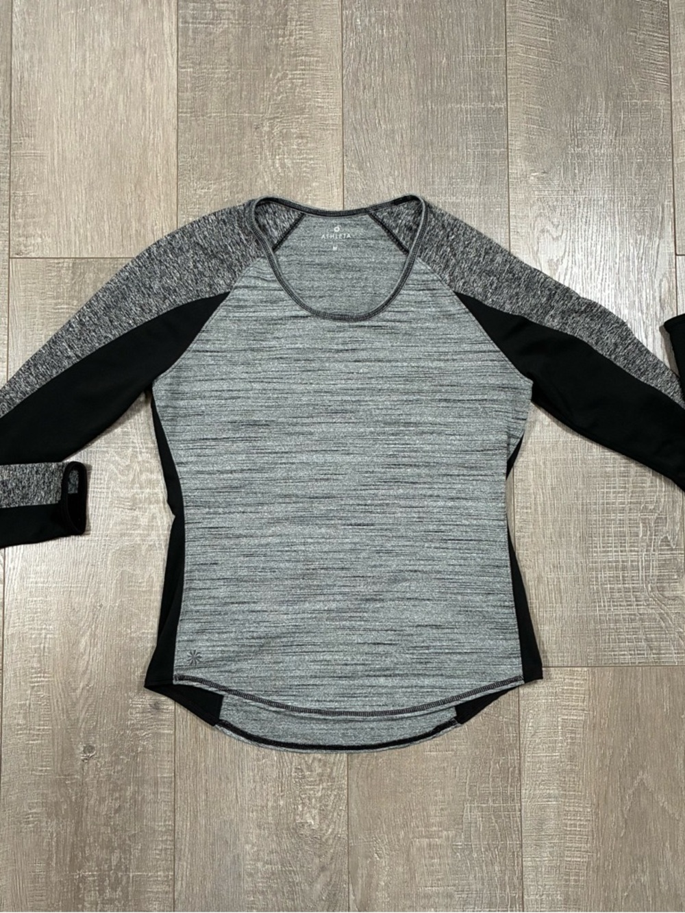 Athleta Activewear Crew Neck Long Sleeve Shirt Size M